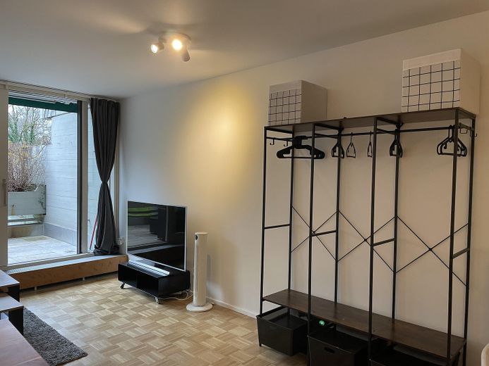 Renoviertes Studio in Bogenhausen nahe Herzogpark – Wohnzimmer/Schlafzimmer