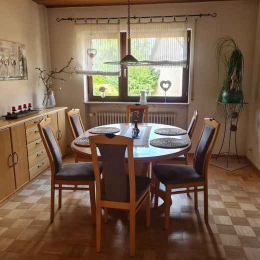 5 Zimmer Erdgeschoss-Wohnung mit Garten und separaten Eingang im OT Alzenau – Essen