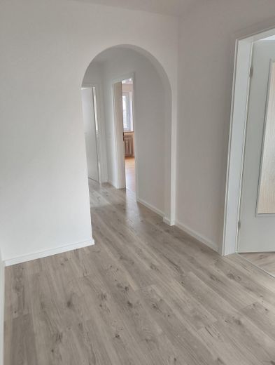 Zmodernizowany dom trzyrodzinny, instalacja fotowoltaiczna, mieszkanie na poddaszu wolne, centralna lokalizacja z doskonałą komunikacją – Zdjęcie 16