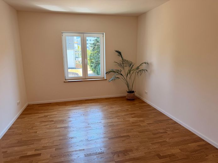 Kernsanierte 3ZKB ETW Nähe Zurlaubener Ufer – Wohnzimmer