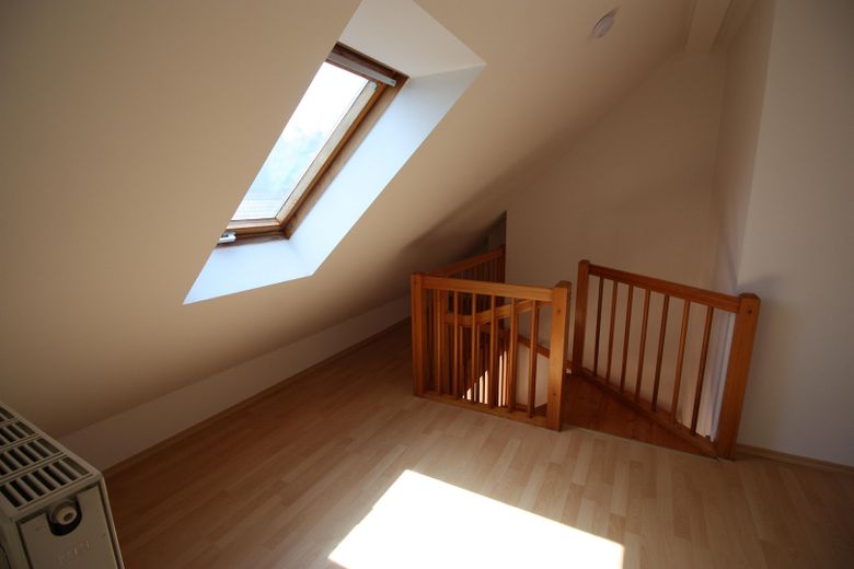 Stadtnahe lichtdurchflutete Maisonettewohnung mit Südbalkon am Waldrand – Studio
