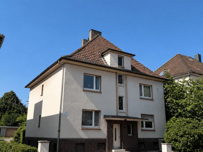 Edificio residencial plurifamiliar completamente alquilado con cinco unidades y garajes en Bochum-Wattenscheid – Foto 1