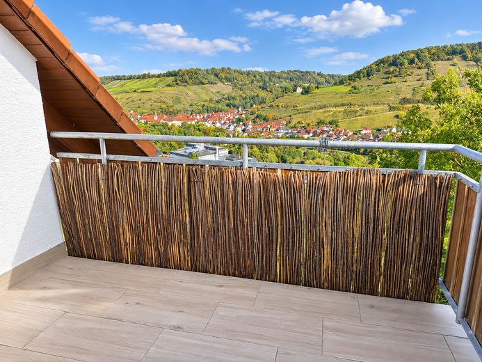 Wohnen auf zwei Ebenen – Maisonette mit hochwertiger Ausstattung und 3 Stellplätzen – Balkon