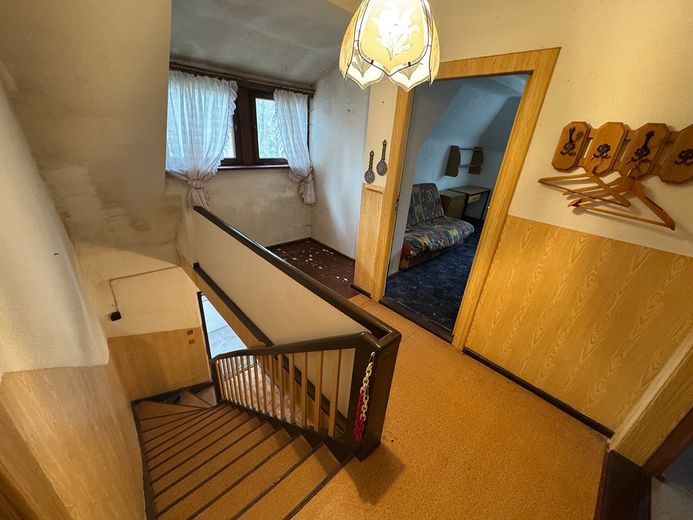 Gr. Einfamilienhaus in Wassernähe, Keller, Grün, 2 getrennte Wohnungen möglich. – Foto 16