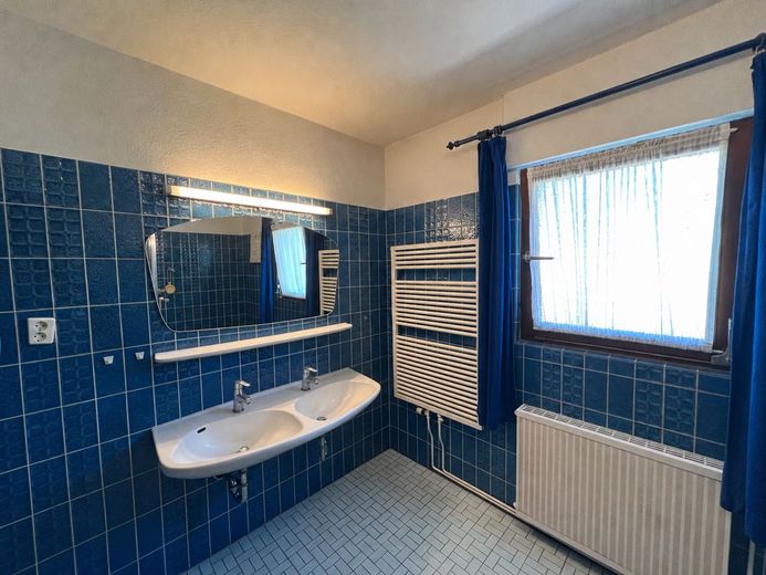 Rarität in Bochum-Stiepel: Charmantes freistehendes Einfamilienhaus mit weitläufigem Grundstück – Badezimmer
