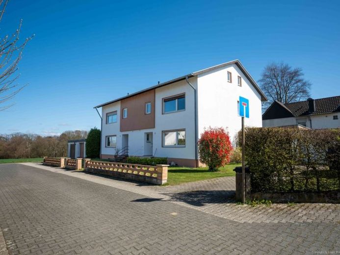 Bonn-Niederholtorf: Familienhaus mit viel Platz, Garten & Entwicklungspotenzial – Foto 1