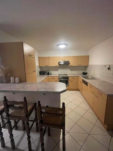 Modernisiertes Zweifamilienhaus mit 263 m² Wohnfläche, attraktiver Vermietungsperspektive – Küche Einliegerwohnung