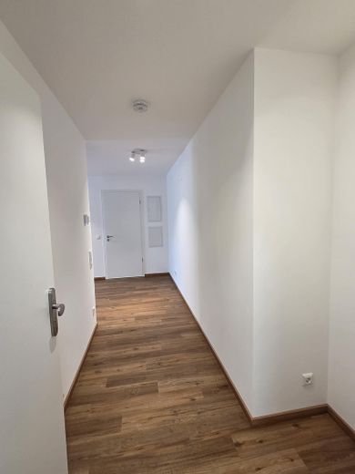 Neubau - Erstbezug - sofort verfügbar! Exklusive 2-Zi-Wohnung mit EBK und Garten sowie Tiefgarage – Flur