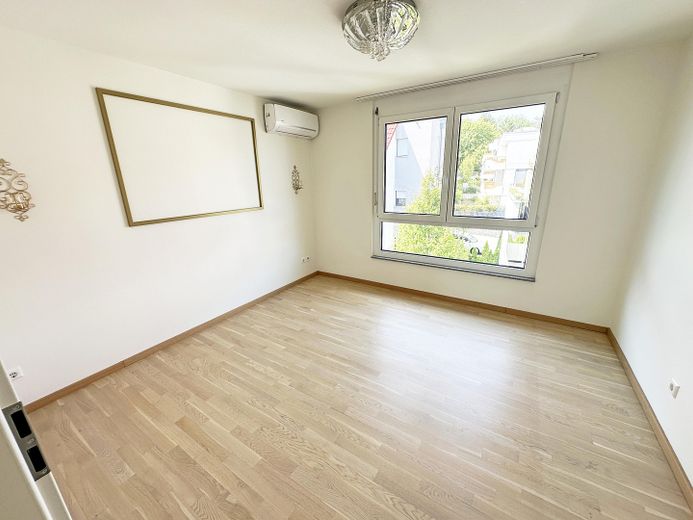 Aileler, evden çalışanlar ve Stuttgart’a gidip gelenler için ideal, 4,5-5 odalı modern yaşam hayali – Schlafzimmer