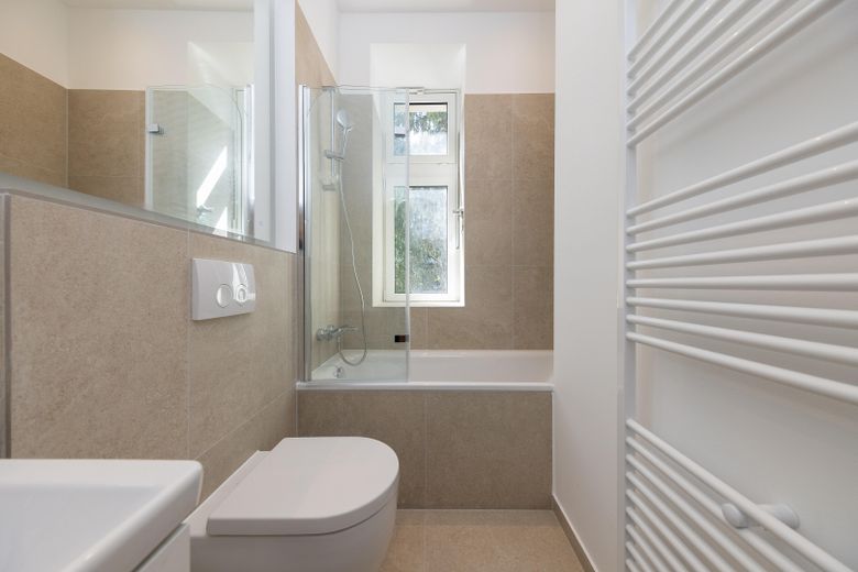 Tageslichtbad 2 mit Badewanne