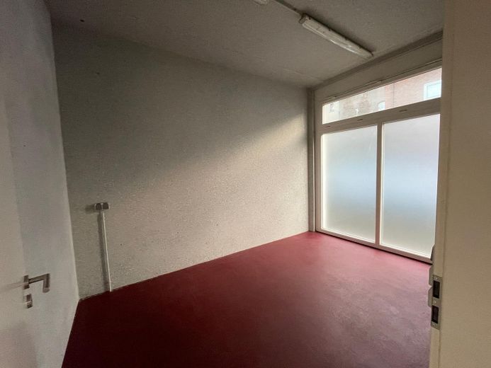 Wszechstronnie użytkowany lokal komercyjny na dziedzińcu – idealny jako magazyn, pracownia lub pomieszczenie hobbystyczne – Raum 3