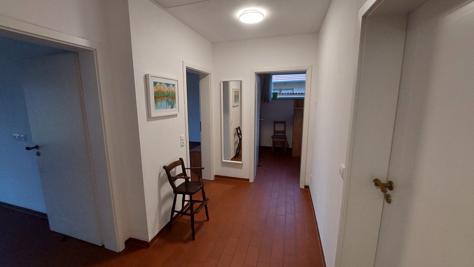 Einfamilienhaus im Umland von Berlin – Flur zu witeren Räumen