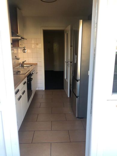 Wohnung 2,5 Zimmer – Küche-Blick v. Balkon