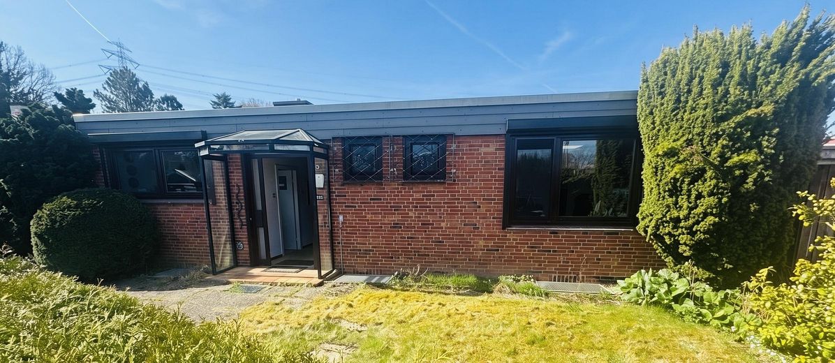 Bungalow w Reinbeku na końcu ślepej uliczki – Aktuelles Foto Front