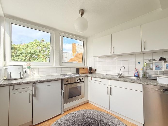 Luminoso appartamento maisonette all'ultimo piano a Friedrichshain, libero subito – Küche