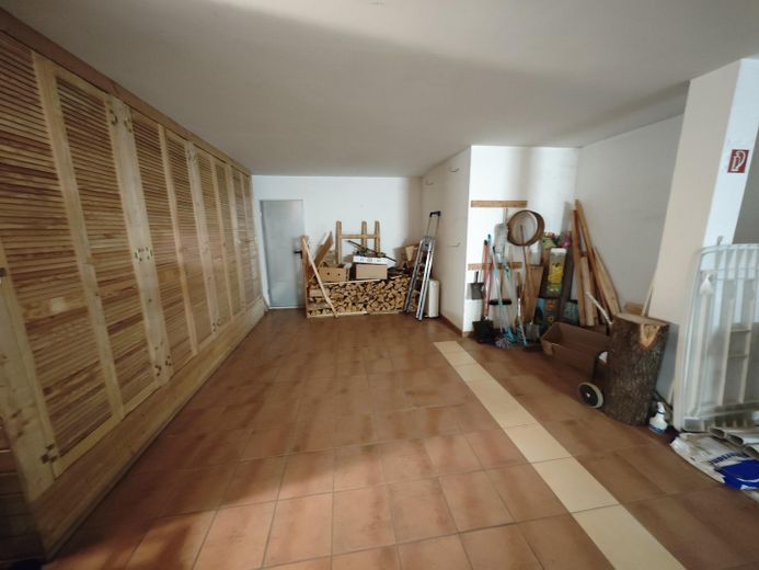 Garage und Abestllfläche