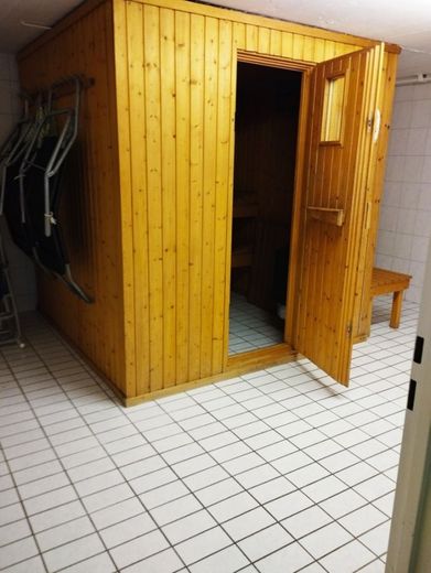 !6% Rendite in Lichterfelde, Möblierte Maisonette inkl. Stellplatz,  Sauna, Gartennutzung und Balkon! – Gemeinschaftssaune