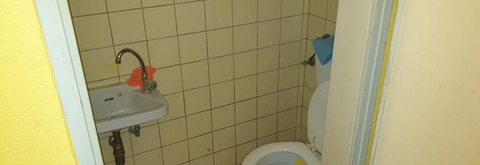 WC mit Waschbecken
