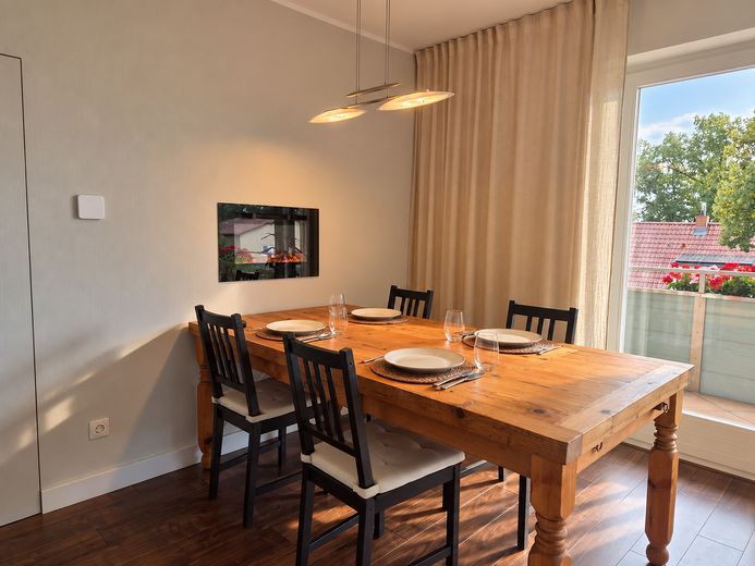 Wannsee: Helle 6-Zimmer-Maisonette mit großzügigem Garten – Wohn- und Esszimmer