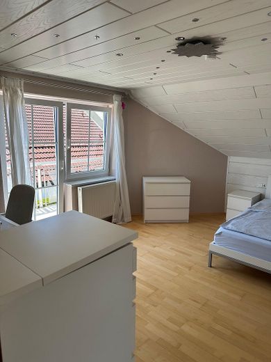 Schlafraum mit Balkon