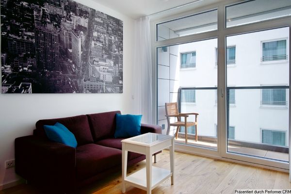 Pempelfort’taki Le Flair sitesinde park yeri bulunan modern, mobilyalı daire