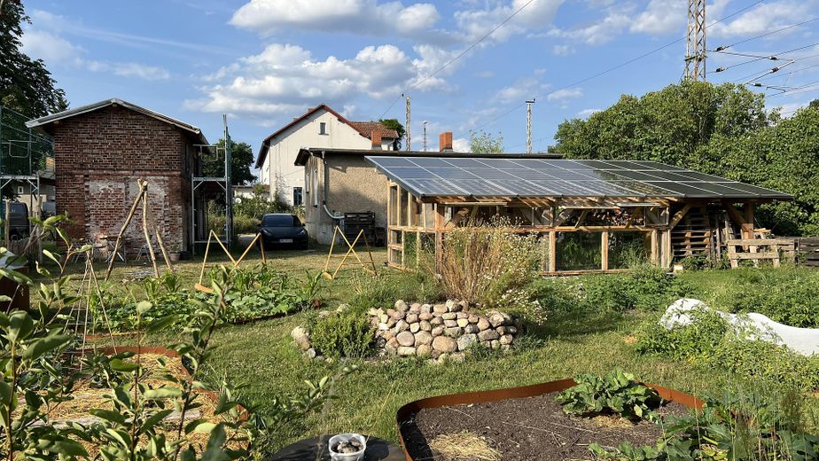 Biesenthal: 1.646 m² erschlossen, Altbau, PV-Anlage, 40 Min nach Berlin – Bullerbü oder so
