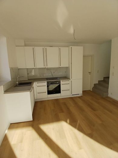 Neubau – Erstbezug | 2-Zimmer-Maisonettewohnung | Terrasse | EBK – Küche