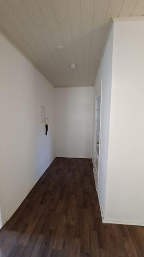 Do wynajęcia piękne 3-pokojowe mieszkanie w centralnej lokalizacji – Wohnungsflur