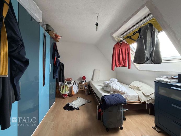 Mehrgenerationen aufgepasst! Zwei Häuser mit viel Platz &amp; Potenzial – Schlafzimmer