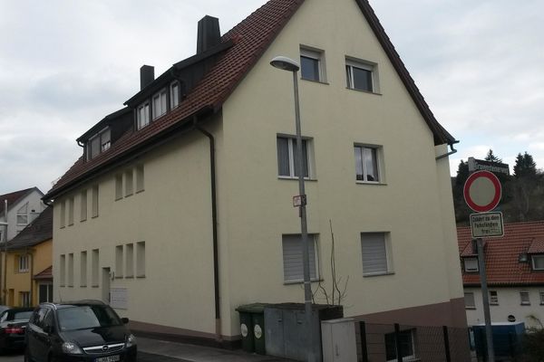 Renovierte 2-Zimmer-DGWohnung in Stuttgart-Rohracker