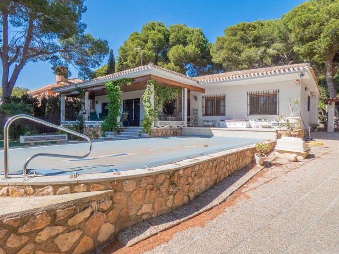 Attraktive Ebenerdige Villa mit 268 m² Wohnfläche auf 800 m² Grundstück – Foto 1