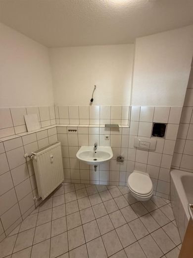 Großzügige Hinterhaus 2-Zimmer mit Laminat, EBK und Wannenbad in uninaher Lage! – PHOTO-2026-03-04-08-55-20_10