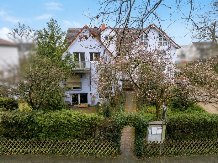 Großzügiges Familienhaus mit Garten in Dreieich Sprendlingen, Grenze Buchschlag – Zugang Grundstück außen