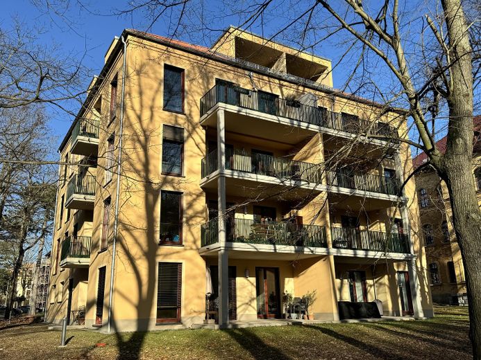 Hausansicht vom Park 2