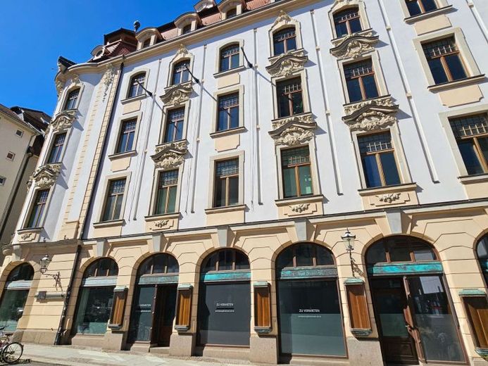 STÄDTISCHES KAUFHAUS I REPRÄSENTATIVE LADENFLÄCHE – Foto 1