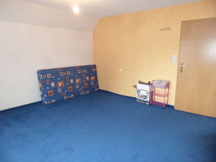 RESERVIERT: 160 m² Wohnfläche, 879 m² Grundstück: Viel Platz für Familie, Arbeit und eigene Ideen – Schlafzimmer im DG
