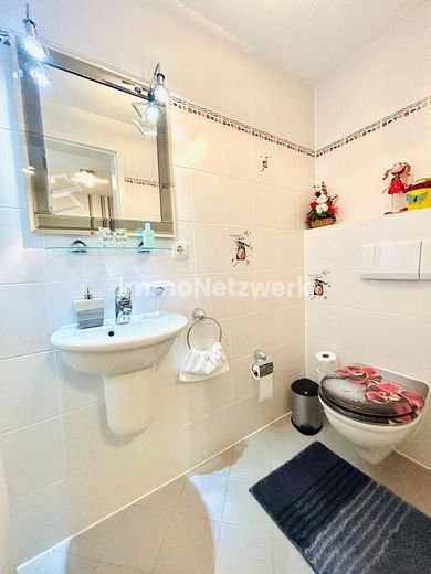 *Liebenswertes Reihenmittelhaus in Helmbrechts - Ihr neues Zuhause mit Weitblick* – Gäste WC