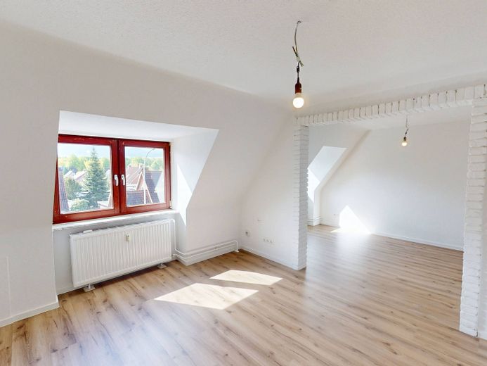 Ankommen, durchatmen, entspannen - Wir schenken Ihnen den ersten Monat: Helle 3-Zimmer-Wohnung mit modernem Bad – Ansicht I: Wohnzimmer