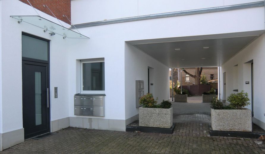 Großzügige 2 Zimmerwohnung 89m² 1 OG – Hauseingang