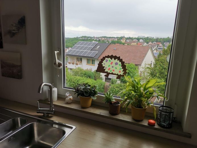 Familienfreundliches Reihenhaus mit schönem Garten – Fernsicht aus der Küche