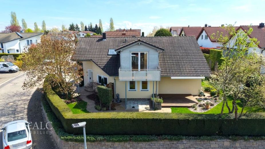 Stilvoll und viel Grün in Bad Rappenau - FALC Immobilien Heilbronn – ... Terrasse und Balkon