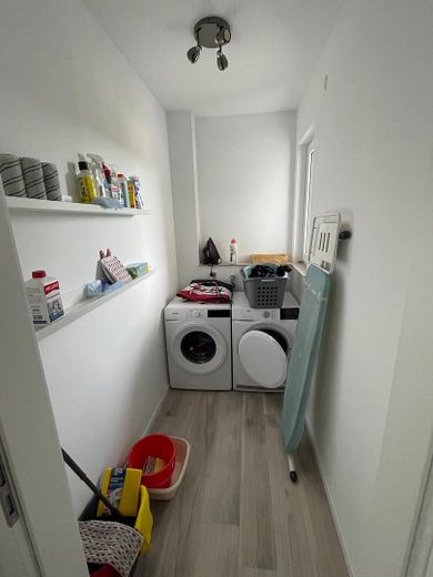 Abitare moderno in una nuova costruzione KfW-40 – disposizione open space e due camere da letto – Waschen und Trocken 
