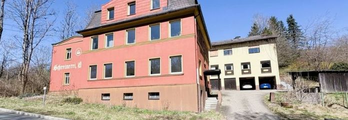 Vielseitiges Immobilienensemble mit zwei Gebäuden, Gewerbefläche und großem Entwicklungspotenzial in Lichtenberg