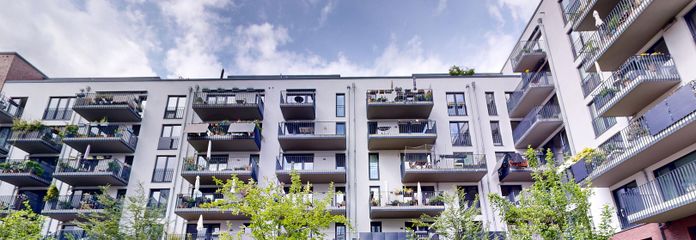 Moderno piso de 3 habitaciones con azotea, balcón y plaza de garaje subterráneo en HafenCity – Außenansicht der Wohnung