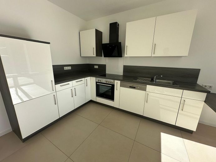 Moderno apartamento de 2,5 habitaciones en planta baja – Küche