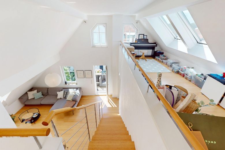 Design-Maisonette (Alleinige Etage) | KfW-A+, Galeria, kominek | blisko S-Bahn Untermenzing – Galerie