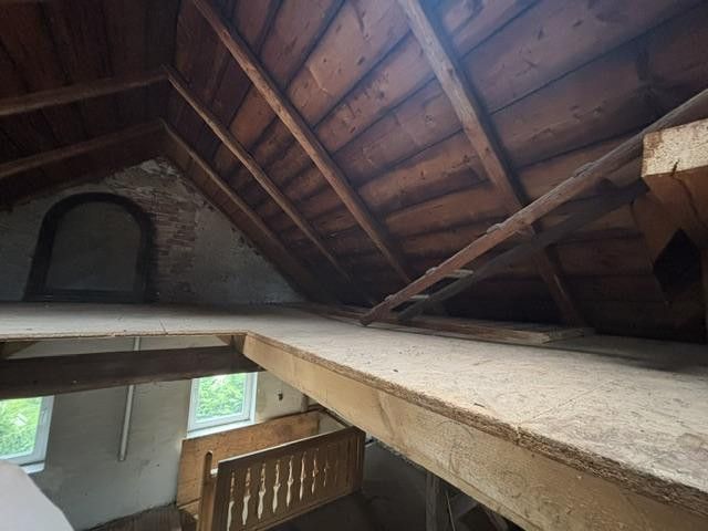 Maison plurifamiliale avec grand garage à Breitenbrunn – Nebengebäude Spitzboden