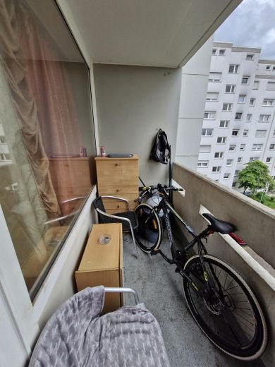 Mieszkanie inwestycyjne z szybkim połączeniem z dworcem głównym: bez prowizji i z potencjałem odpisów AfA – Balkon