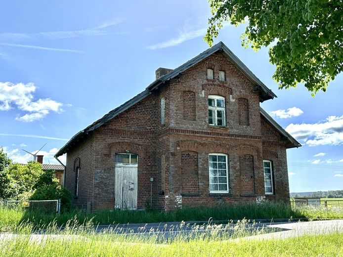 HORN IMMOBILIEN ++ Chausseehaus in Alleinlage bei Friedland – Nutzen Sie Ihre Chance!