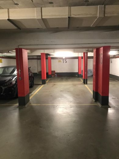 Tiefgarargenstellplatz